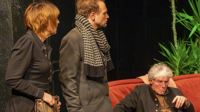 DER GOTT DES GEMETZELS von Yasmina Reza Galerie 8